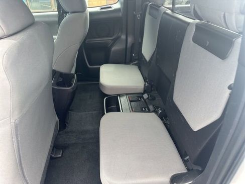 Used 2016 Toyota Tacoma SR5 image 11