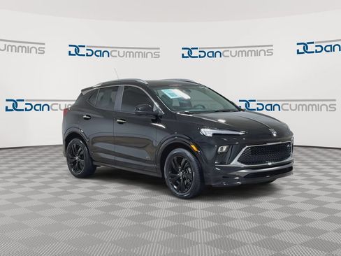 Used 2025 Buick Encore GX Sport Touring FWD image 2