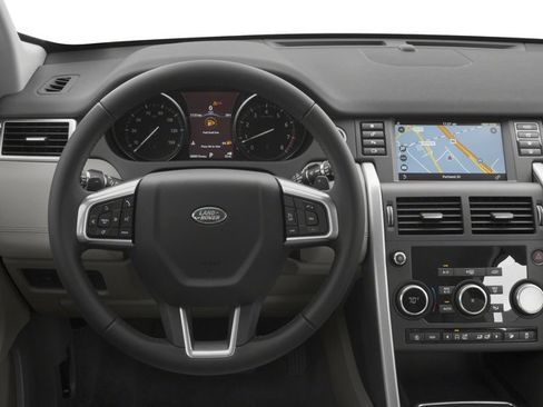 Used 2018 Land Rover Discovery Sport SE image 7