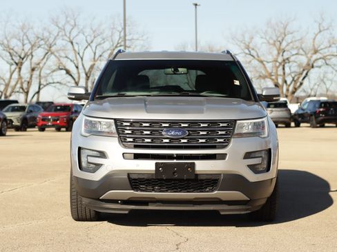 Used 2016 Ford Explorer Limited w/ Class II Trailer Tow Package AWD/4WD image 2
