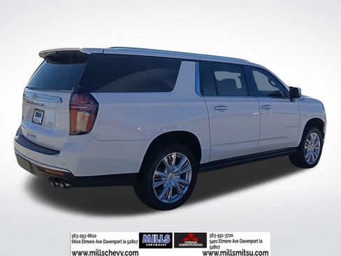 Used 2022 Chevrolet Suburban High Country w/ Premium Package image 5