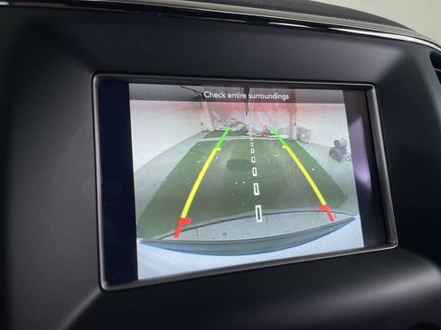 Used 2021 Jeep Grand Cherokee Laredo AWD/4WD image 16