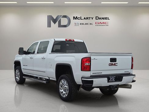 Used 2019 GMC Sierra 2500 Denali w/ Duramax Plus Package AWD/4WD image 4