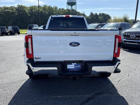 Used 2023 Ford F450 Lariat AWD/4WD image 6
