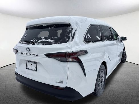 Used 2024 Toyota Sienna LE image 13