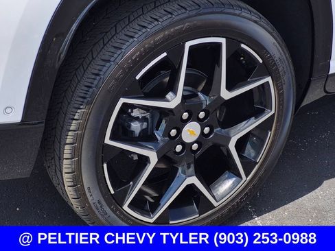 Used 2025 Chevrolet Traverse High Country FWD image 7