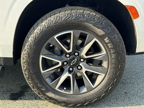 Used 2024 Chevrolet Tahoe Z71 w/ Z71 Off-Road Package image 13