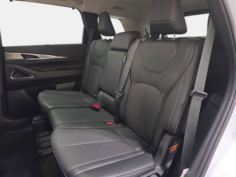 Certified 2026 INFINITI QX60 Luxe w/ Cargo Package AWD/4WD image 11