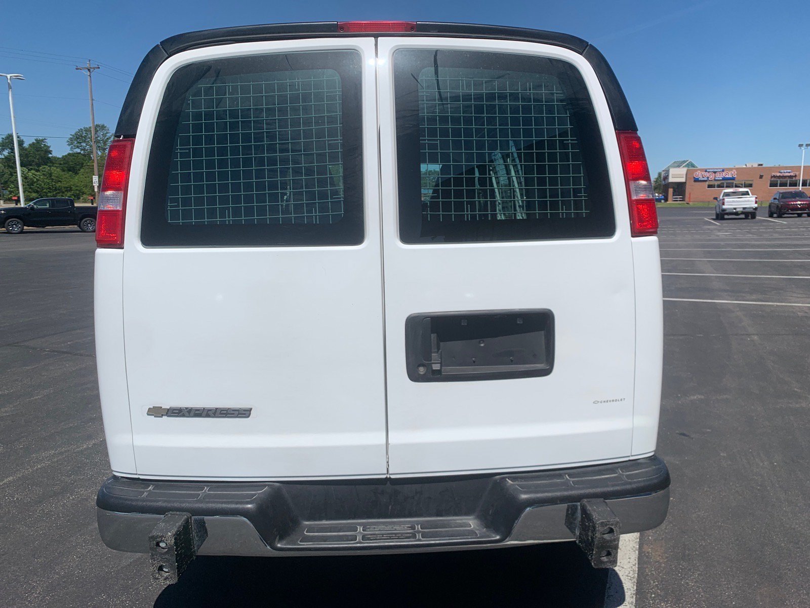 Used 2022 Chevrolet Express 2500 w/ Driver Convenience Package RWD image 4