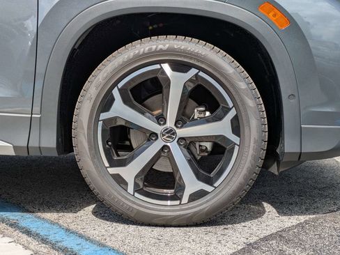 New 2026 Volkswagen Tiguan SE FWD image 11