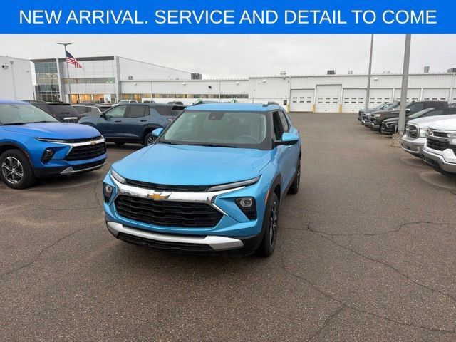 Used 2025 Chevrolet TrailBlazer LT w/ Convenience Package FWD image 1