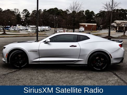 Used 2018 Chevrolet Camaro LT image 4