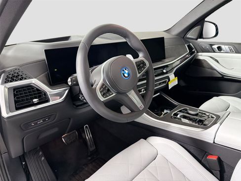 New 2026 BMW X5 xDrive50e w/ M Sport Package AWD/4WD image 9