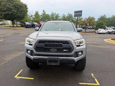 Used 2019 Toyota Tacoma TRD Off-Road AWD/4WD image 2