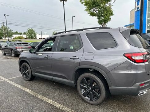 Certified 2025 Honda Pilot Black Edition image 6