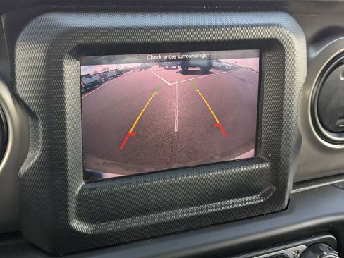 Used 2018 Jeep Wrangler Unlimited Sport S image 12