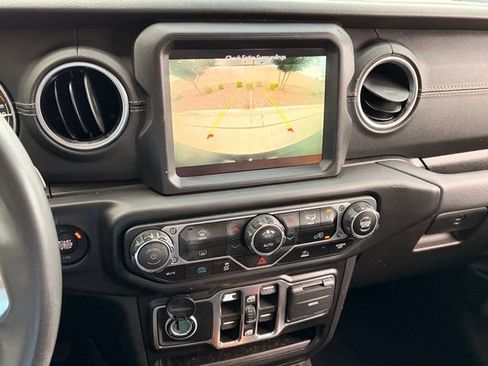 Used 2023 Jeep Wrangler Unlimited Sahara AWD/4WD image 15