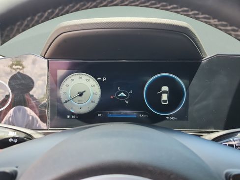 Certified 2021 Hyundai Elantra Limited FWD image 10
