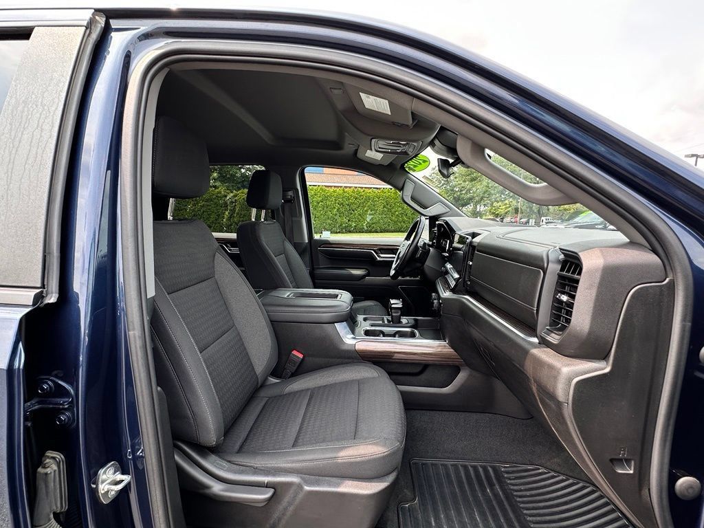 Used 2022 Chevrolet Silverado 1500 RST AWD/4WD image 12