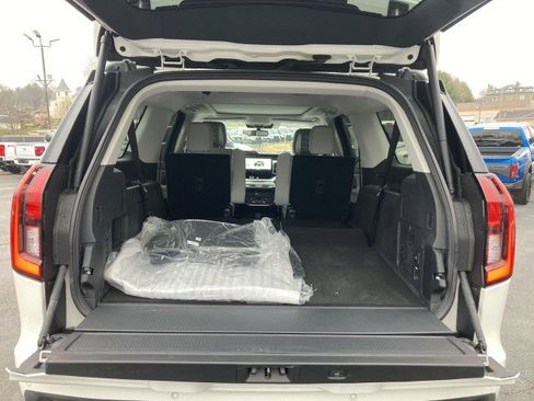 Used 2026 Ford Expedition Max Platinum w/ Platinum Ultimate Package image 9