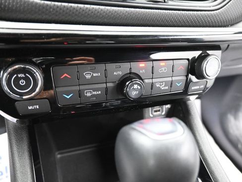 Used 2025 Jeep Compass Trailhawk AWD/4WD image 37