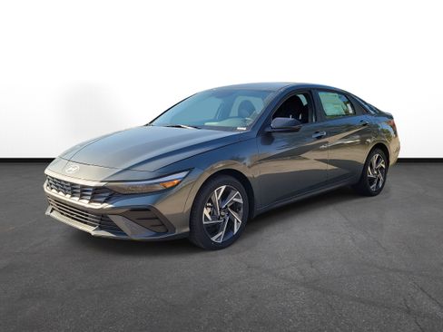 New 2025 Hyundai Elantra SEL image 2