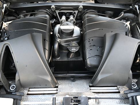 Used 2018 Lamborghini Huracan Performante image 35