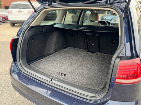 Used 2018 Volkswagen Golf S image 28