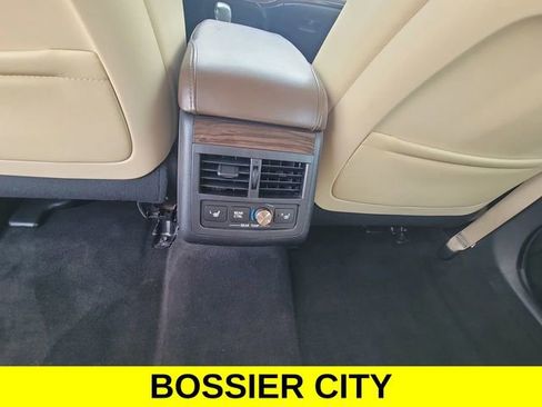 Used 2015 Toyota Avalon Limited w/ Technology Package FWD image 22