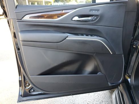 Used 2023 Cadillac Escalade Luxury image 17