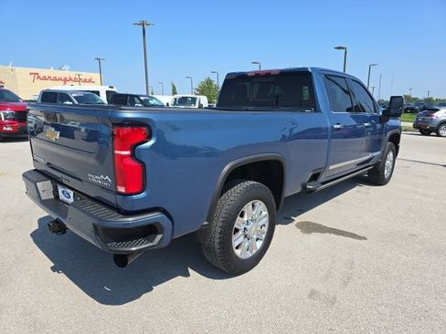 Used 2024 Chevrolet Silverado 2500 High Country w/ Technology Package AWD/4WD image 5