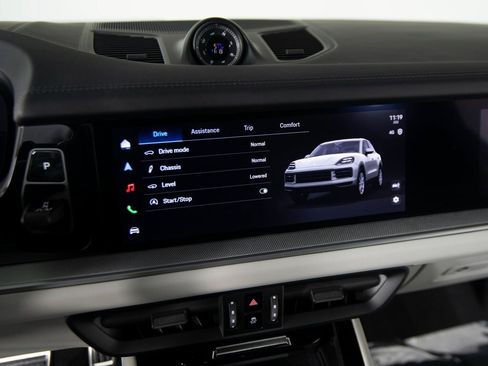 New 2026 Porsche Cayenne S image 21