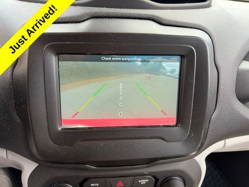 Used 2019 Jeep Renegade Latitude w/ Cold Weather Group AWD/4WD image 14