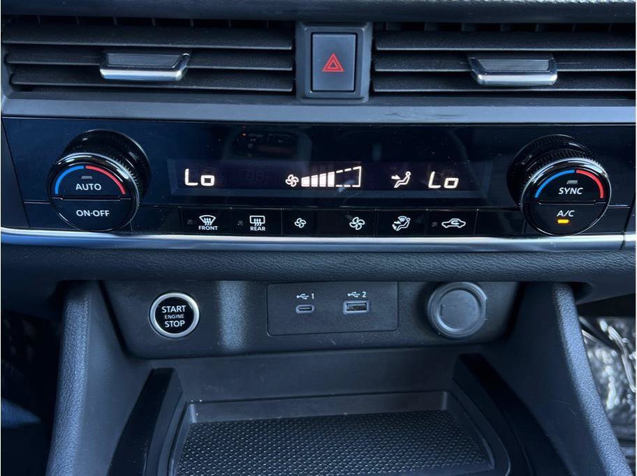 Used 2023 Nissan Rogue SV FWD image 16
