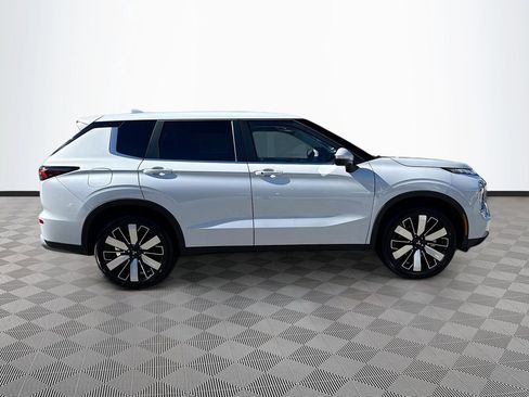 New 2026 Mitsubishi Outlander SE image 4