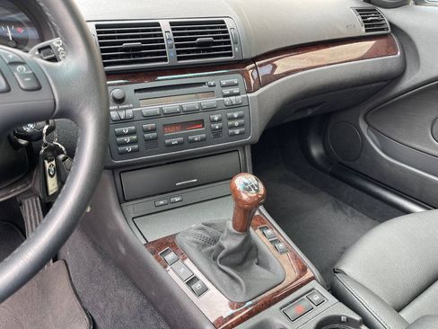 Used 2004 BMW 325xi Sedan AWD/4WD image 15