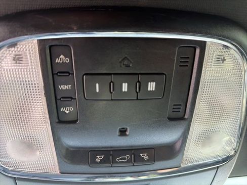 Used 2018 Jeep Grand Cherokee Altitude AWD/4WD image 17