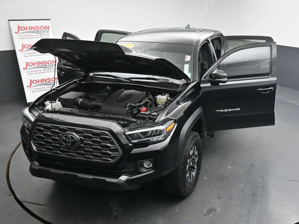 Used 2022 Toyota Tacoma TRD Off-Road AWD/4WD image 41