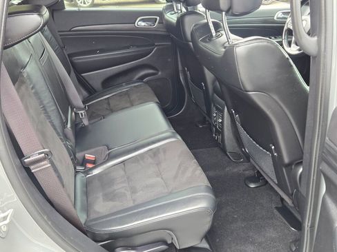 Used 2021 Jeep Grand Cherokee Laredo X AWD/4WD image 9