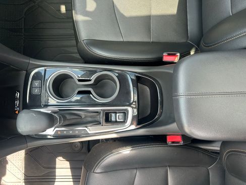 Used 2023 Chevrolet Equinox Premier FWD image 24