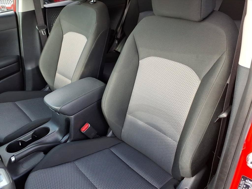 Used 2025 Kia Soul LX w/ LX Technology Package FWD image 17