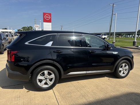 Used 2022 Kia Sorento LX FWD image 9