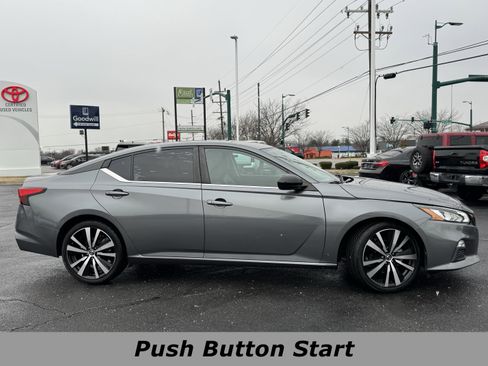 Used 2021 Nissan Altima 2.5 SR image 2