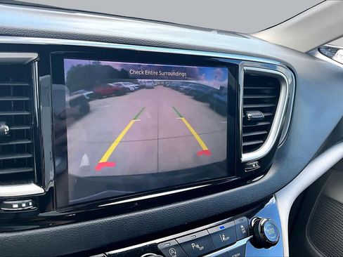 Used 2023 Chrysler Pacifica Touring-L FWD image 25