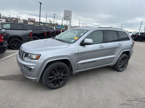 Used 2021 Jeep Grand Cherokee Laredo X image 13