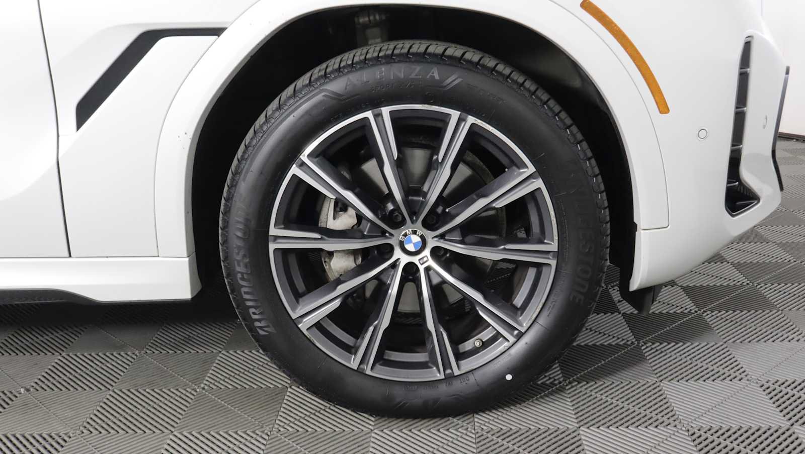 Used 2024 BMW X6 xDrive40i w/ Premium Package AWD/4WD image 7