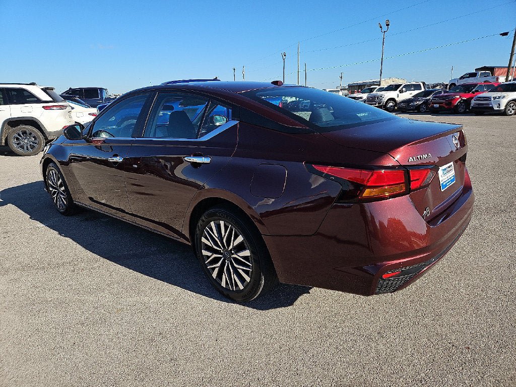 Used 2025 Nissan Altima 2.5 SV FWD image 4