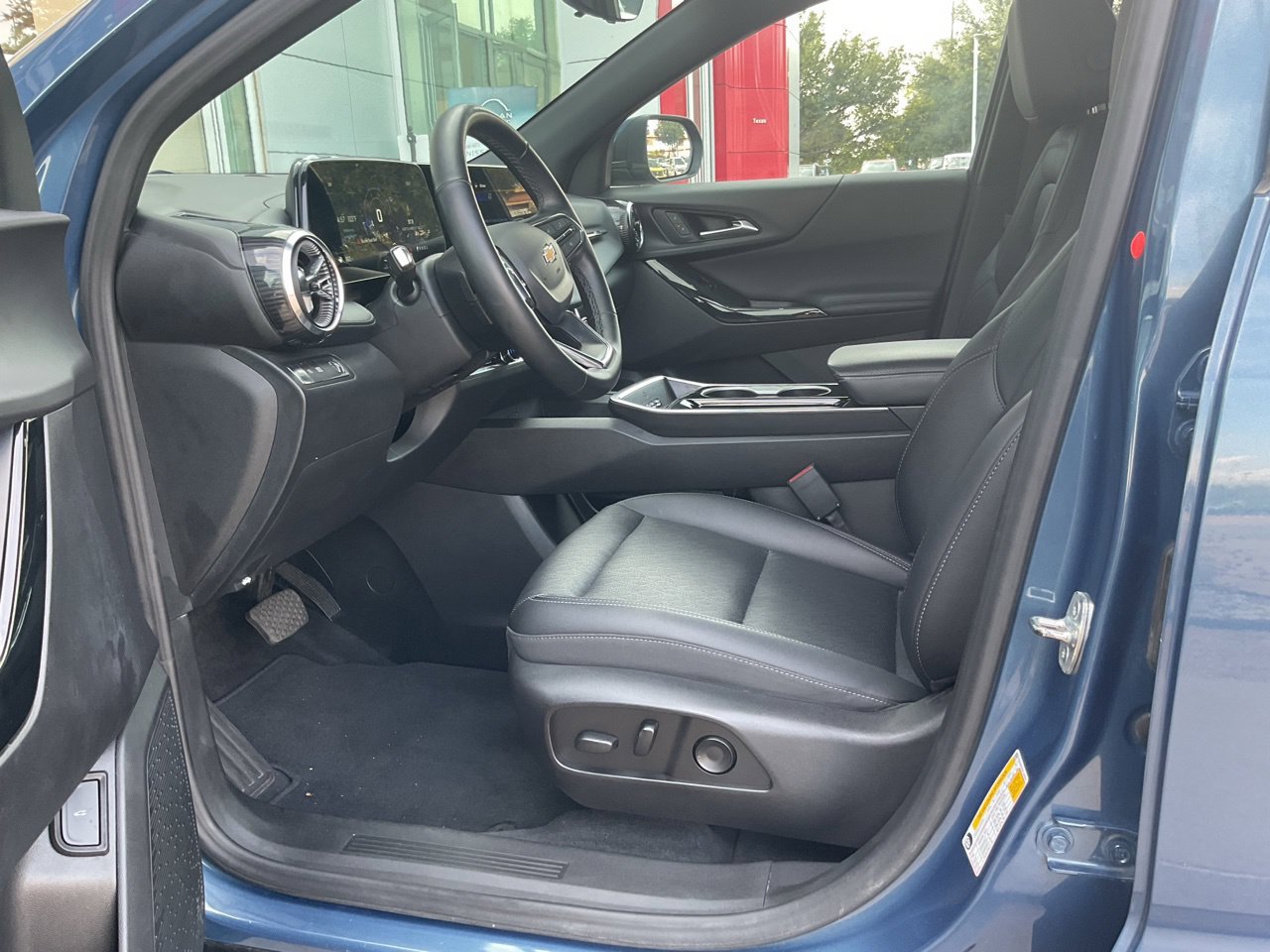 Used 2025 Chevrolet Equinox LT w/ Convenience Package II FWD image 8