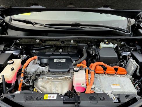 Used 2018 Toyota RAV4 XLE w/ Carpet Mat Package image 15