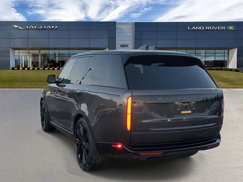 New 2025 Land Rover Range Rover SE image 2
